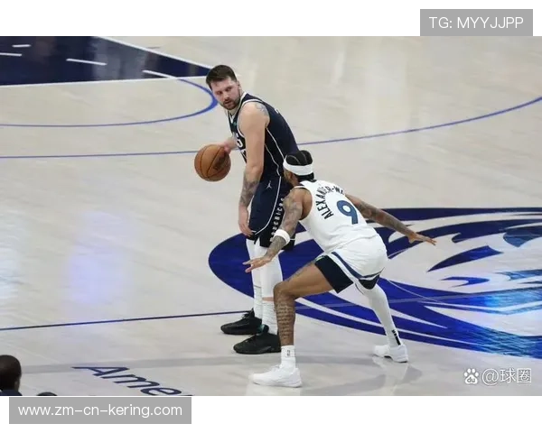 东契奇背身单挑晃动后跳投命中，独行侠攻势不断