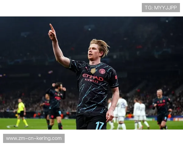 德布劳内长传切开两条防线，曼城创造单刀良机